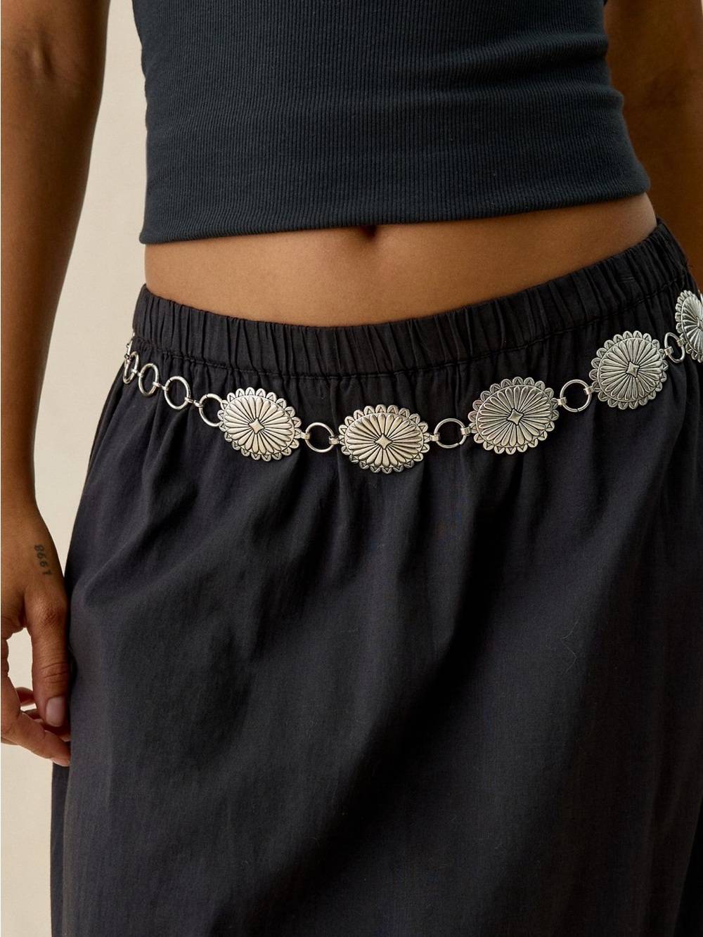 Urban Outfitters embossed chain silver belt size M/L like new